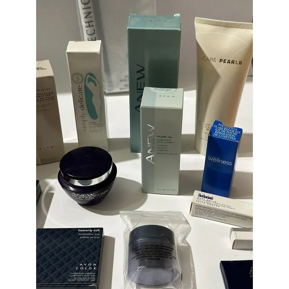 Lot 19 AVON Beauty Items, Perfumes Lotion, Anew,‎ Talc, Makeup, Shower Gel Etc..